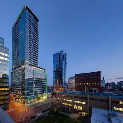 Holiday Inn Hotel & Suites - Montreal Centre-ville Ouest by IHG
