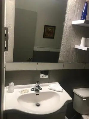 a bathroom with a sink and a mirror at Motel la Siesta de Gascon in Terrebonne