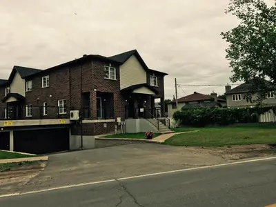 Gallery image of Luxury Two Story Villa Unit C in Laval