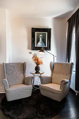 two chairs and a lamp in a living room at Manoir Becancourt Hotel in Bécancour