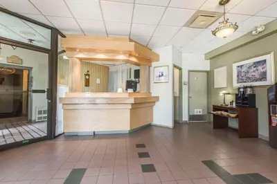 a hair salon with a cash register in a room at Quality Hotel & Suites in Sherbrooke