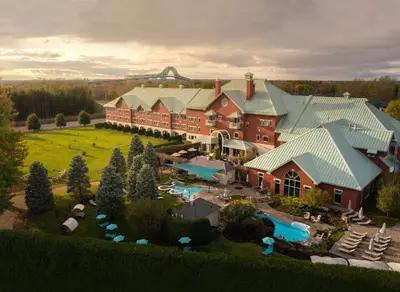 an aerial view of a resort with a pool at Auberge Godefroy in Bécancour