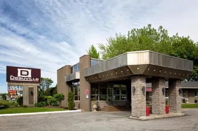 a building with a sign in front of it at Le Deauville Motel in Trois-Rivières
