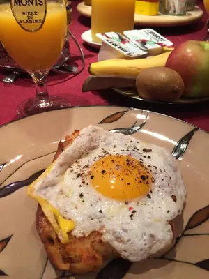 a plate with an egg on top of a piece of bread at A La Carte Bed & Breakfast in Montréal