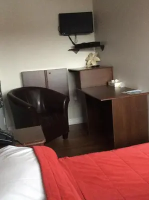 a room with a desk and a chair and a bed at Miami Motel inc in Trois-Rivières