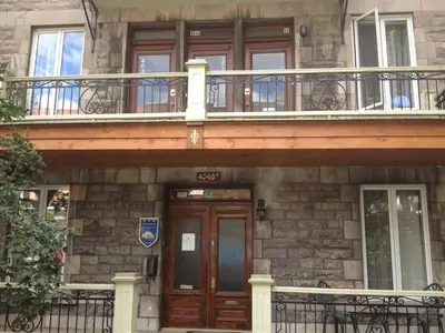 a building with a balcony and a wooden door at Lofts Jacques-Cartier Free Parking in Montréal