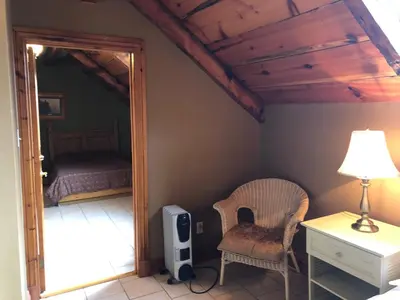a room with a mirror and a bedroom with a bed at Manoir Ramezay in Marieville
