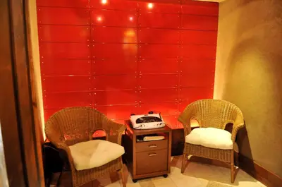 a room with two chairs and a desk with a telephone at Manoir Ramezay in Marieville