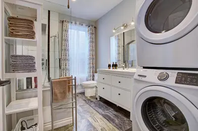 a washing machine in a bathroom with a toilet at Modern Townhouse with Rooftop Deck in Montréal