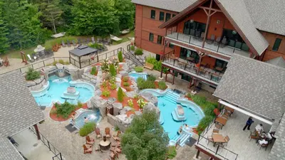 an aerial view of a resort with a swimming pool at Kinipi Spa Nordique & Hebergement in Trois-Rivières