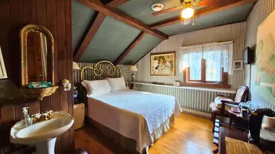 a bedroom with a bed and a sink in it at Guesthouse Refuge du Poète Montreal-Longueuil in Longueuil