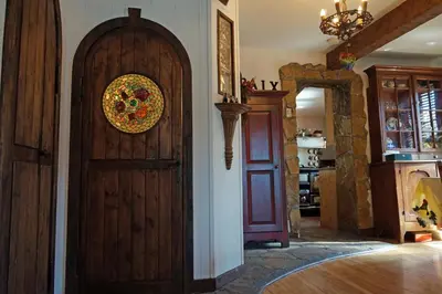 a room with a wooden door in a house at Guesthouse Refuge du Poète Montreal-Longueuil in Longueuil