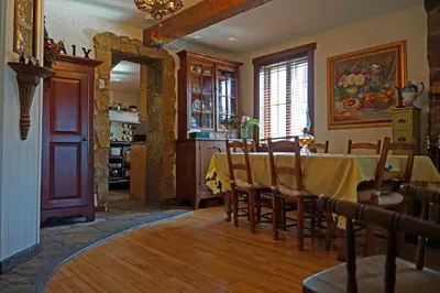 a kitchen and dining room with a table and chairs at Guesthouse Refuge du Poète Montreal-Longueuil in Longueuil