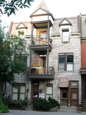 a building with two balconies on the side of it at Gite L'Imprévu in Montréal