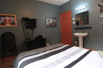 a bedroom with a bed and a sink at Gite L'Imprévu in Montréal