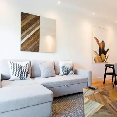 Little Italy Spacious 2 Bedroom Condo Free Parking