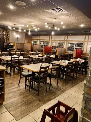 a dining room filled with tables and chairs at Hotel-Resto-Bar Le Journel in Saint-Joseph-de-Beauce
