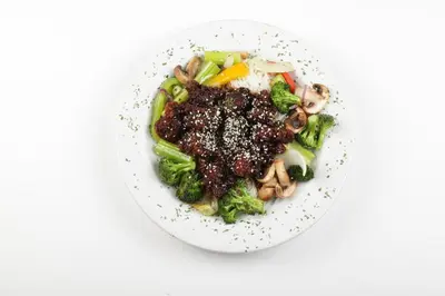 a white plate of food with broccoli and sauce at Complexe Hotelier Le 55 in Bécancour