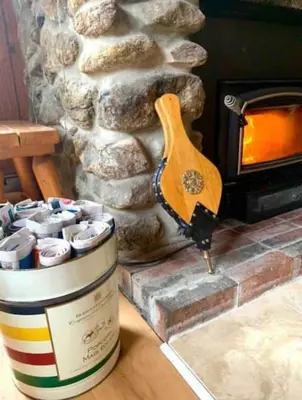 a barrel sitting on a table next to a fireplace at Le Rustique Orford Domaine Cheribourg in Magog-Orford