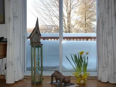 a window with a clock and figurines in front of it at B&B Pinorama in Sutton