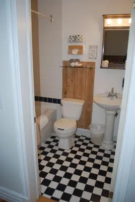 a bathroom with a toilet and a sink at AUBERGE Knowlton in Lac-Brome