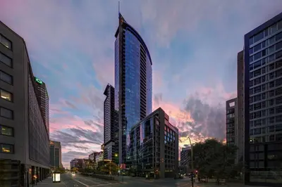 a tall building in the middle of a city at Courtyard par Marriott Montréal Centre-ville in Montréal