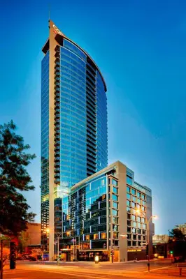 a tall building with a lot of windows at Courtyard par Marriott Montréal Centre-ville in Montréal