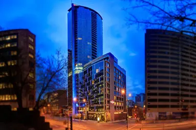 a tall building in a city at night at Courtyard par Marriott Montréal Centre-ville in Montréal