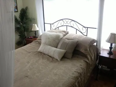 a bed with pillows on it in a bedroom at Maison Parc Delormier in Trois-Rivières