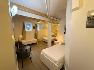a small room with a bed and a desk at Auberge du Plateau in Montréal