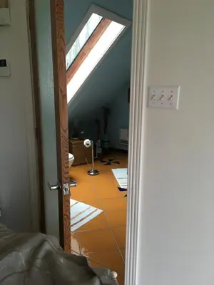 an attic room with an open door with a skylight at La Belle aux Berges in Saint-Denis-sur-Richelieu