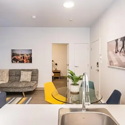 New Urban and Well Located 1 Bedroom Apartment by Den Stays