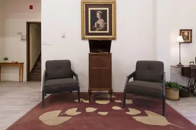 two chairs in a room with a picture on the wall at Hotel Auberge Manoir Ville Marie in Montréal