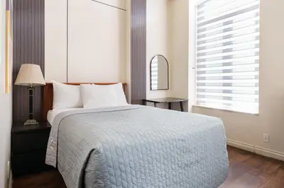 a bedroom with a large bed and a window at Hotel Auberge Manoir Ville Marie in Montréal