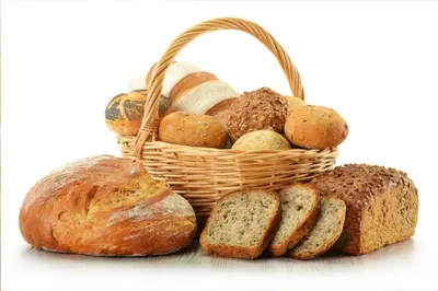 a basket of different types of bread and loaves thereof at Auberge Les Bons Matins in Montréal