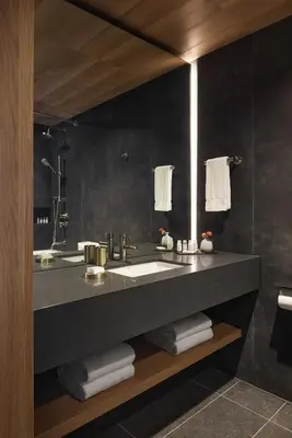 a bathroom with a large sink and a mirror at Hôtel de l'ITHQ in Montréal