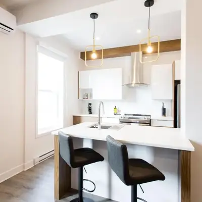 Huge 2 Bdr with Balcony in Mile End by Den Stays
