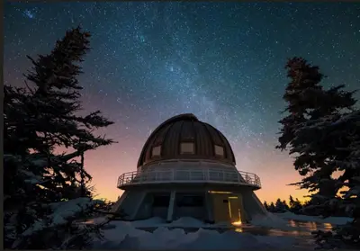 a observatory under a starry sky at night at Bel appartement A la croisée des sommets in Notre-Dame-Des-Bois