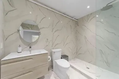 a bathroom with a toilet and a sink and a mirror at Suites De la Montagne in Montréal