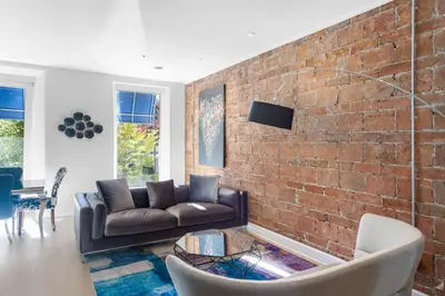 a living room with a brick wall at Suites De la Montagne in Montréal