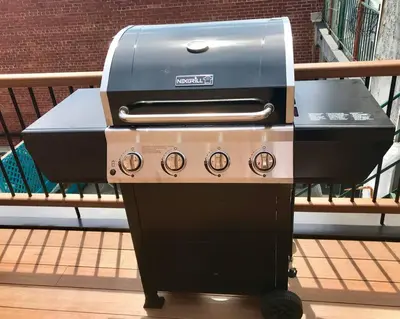 a grill sitting on a table next to a bench at MtlVacationRentals - MTL ZOO in Montréal