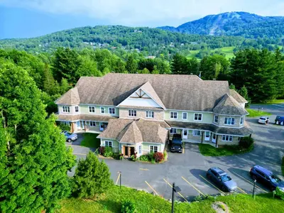 an aerial view of a large house with a parking lot at Superbe condo - Navette de Ski Gratuite #202 in Bromont