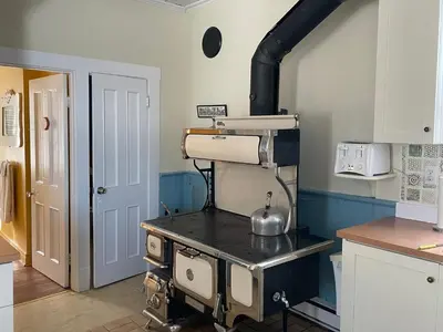 a kitchen with a stove with a tea kettle on it at La Maison des Leclerc in Trois-Rivières
