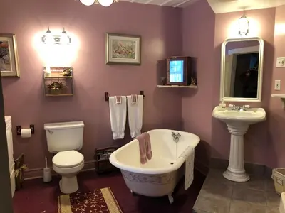 a bathroom with a toilet and a tub and a sink at La Maison des Leclerc in Trois-Rivières