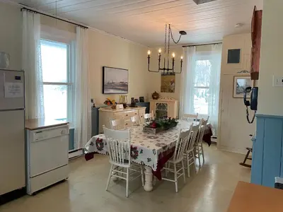 a kitchen and dining room with a table and chairs at La Maison des Leclerc in Trois-Rivières