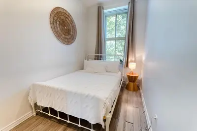 a bed in a room with a window at AFRICA - SelfCheckIn - Plateau - St-Laurent in Montréal