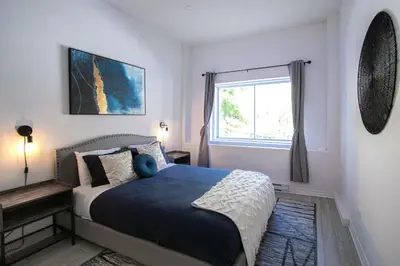 a bedroom with a bed and a window at BLUE&GOLD - SelfCheckIn - Plateau - St-Laurent in Montréal