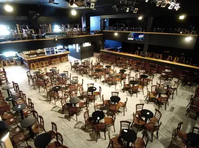 a large room with a lot of tables and chairs at *Nouveauté* Foyer au bois, Plage, Montagne et + in Magog-Orford