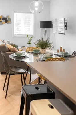 a dining room with a table and chairs at Le Karina - Vieux-Terrebonne in Terrebonne