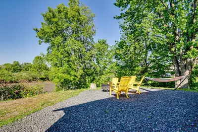 two yellow chairs and a hammock on a gravel patio at Le Havre du Canal in Leclercville